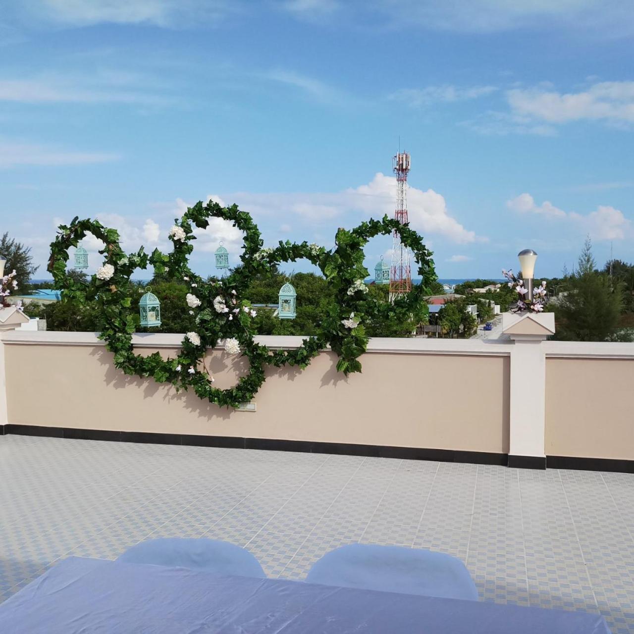 ホテル Abuharee Grand アッドゥ環礁 エクステリア 写真